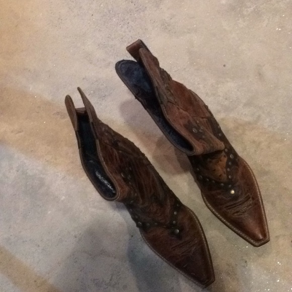 Ariat pair of cowgirl boots!! - Picture 5 of 7